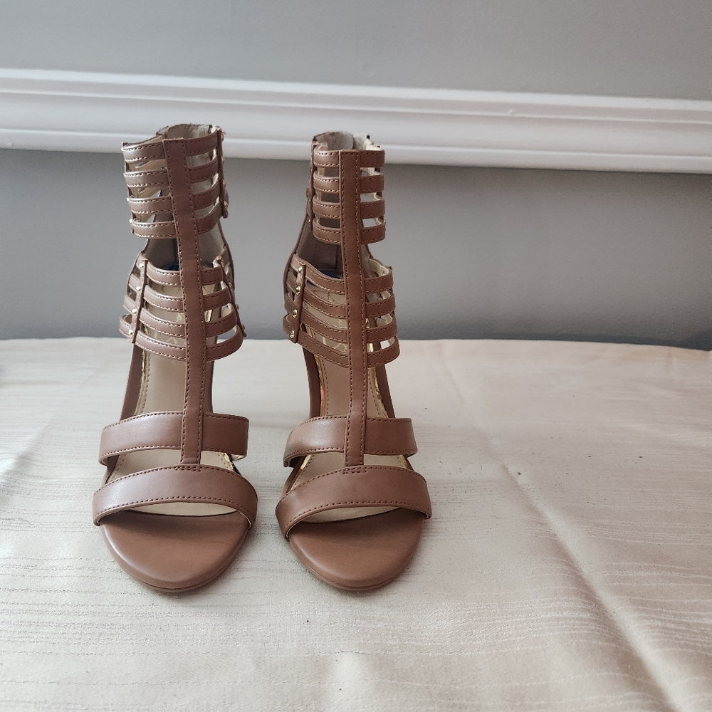 Jessica Simpson, size 6.5, 4" heels